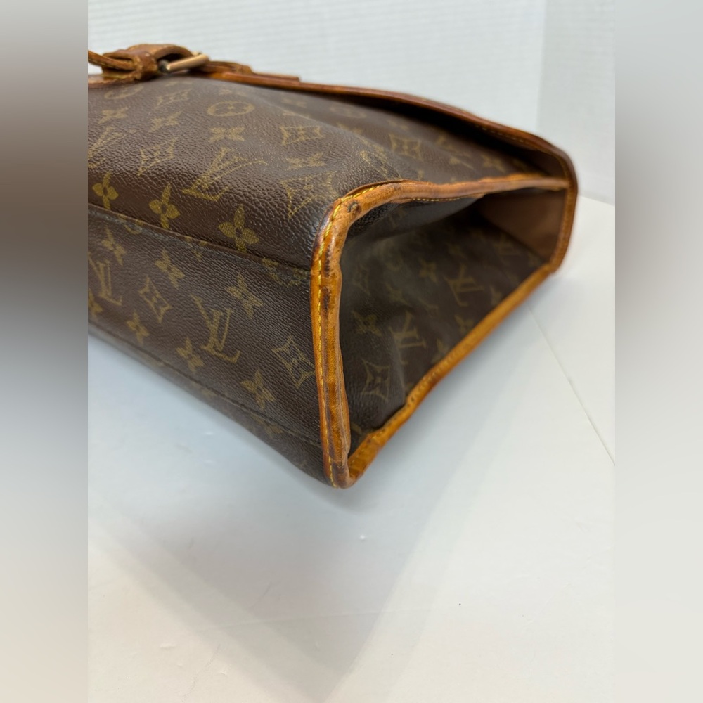 LOUIS VUITTON Vintage Monogram MM Beverly Messenger Bag W/ Dustbag - Picture 4 of 16